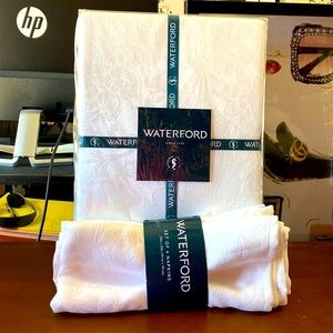 Waterford tablecloth & napkins set. Kendall collection.